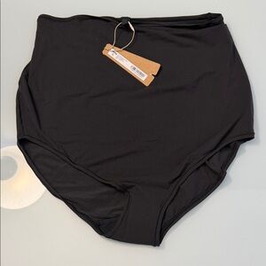 NWT SKIMS Fits Everybody Maternity High Waist Brief